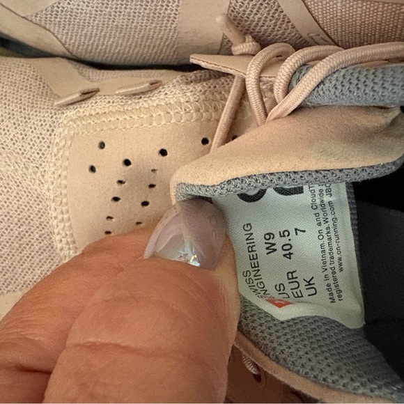 On Running Cloud Women’s Waterproof Shoes – Size 9– Blush Pink & Gray - Picture 11 of 11